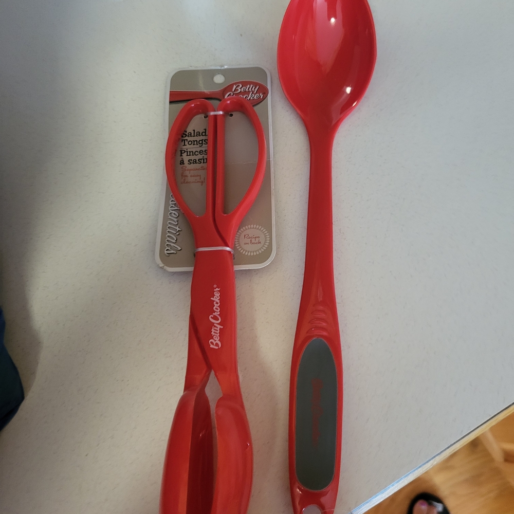 Betty Crocker Red Salad Tongs and Spoon Set